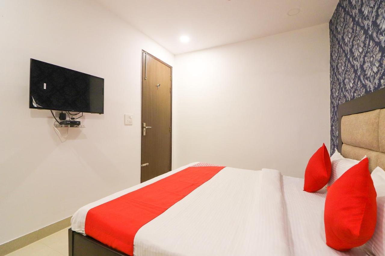 Oyo 63841 White Orchid Indraprastha Exterior foto