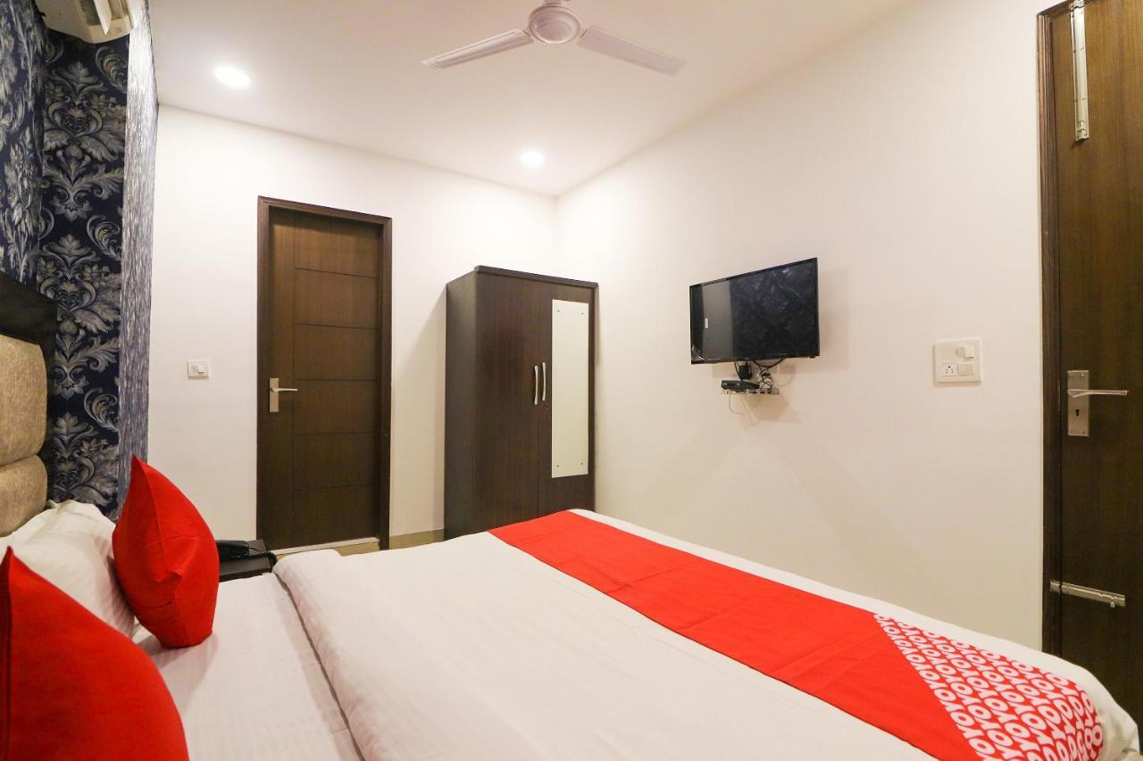 Oyo 63841 White Orchid Indraprastha Exterior foto
