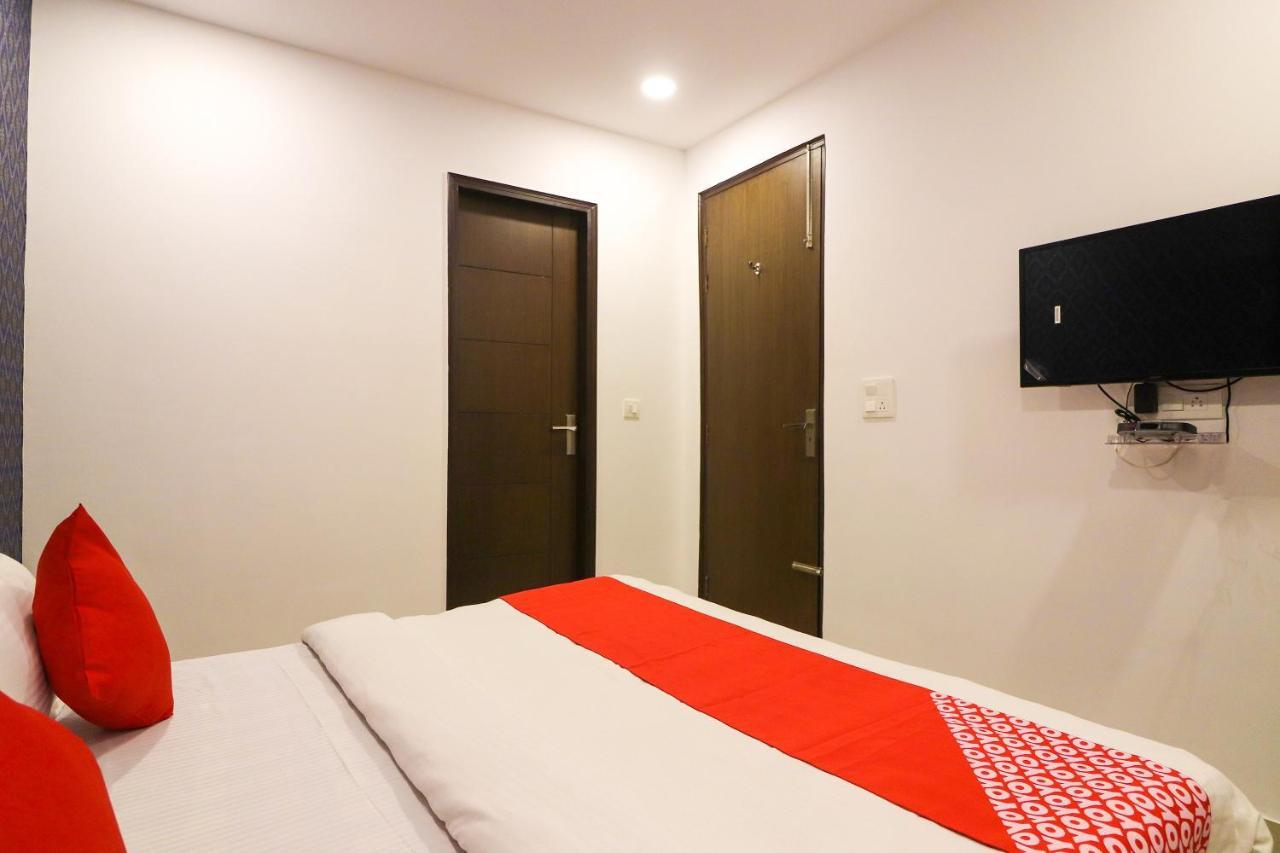 Oyo 63841 White Orchid Indraprastha Exterior foto